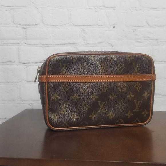 Louis Vuitton Handbags - Louis Vuitton clutch bag